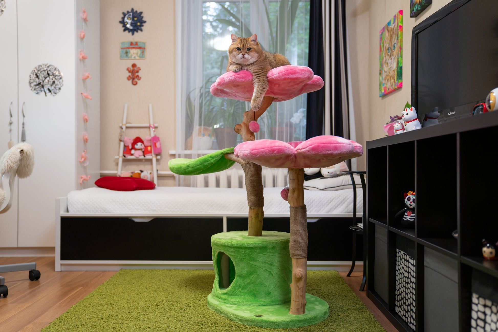Azalea tres - a stylish floral cat tree for your feline friend's comfort